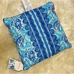 NWT LILLY PULITZER PILLOW INDOOR/OUTDOOR 18"X18" RARE FIND COLLECTABLE